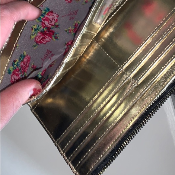 🔥FLASH SALE🔥Betsey Johnson Wallet in Leopard. - Picture 6 of 7